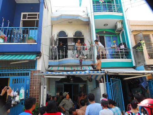TP HCM Bé gái thoát nạn khỏi căn nhà phát hỏa