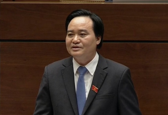  Bộ trưởng Bộ Giáo dục và Đào tạo Phùng Xuân Nhạ trả lời chất vấn sáng 16-11 - Ảnh chụp qua màn hình