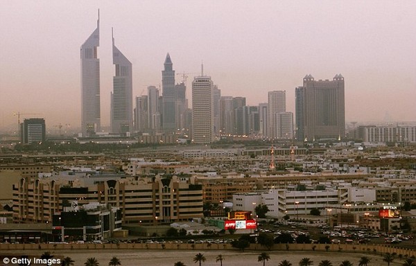  Là một thành phố hiện đại nhưng vẫn có những đạo luật hà khắc và có phần cổ hủ tại Dubai