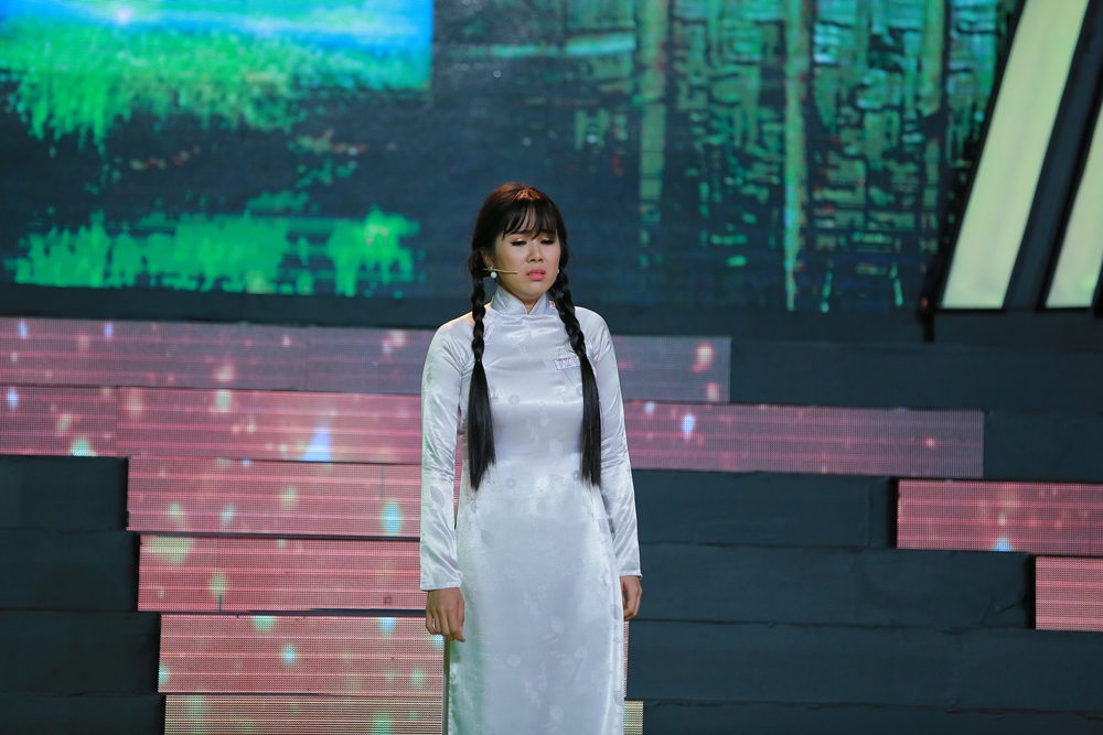 Bạn trai Lê Phương lần đầu lên tiếng sau khi cô bị loại