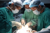Phẫu thuật cắt khối u túi mật nặng 1,2 kg cho một bệnh nhân nữ