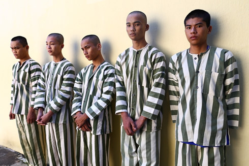 Mánh khóe nhóm con nghiện cung cấp hàng trắng