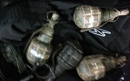 Phát hiện nhiều súng, lựu đạn trong phòng ngủ của trùm ma túy