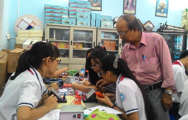  Tại quận Phú Nhuận, TPHCM không còn trường nào tổ chức dạy học thêm trong nhà trường nhưng quản lý vẫn rất 
