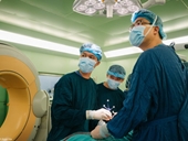 Ứng dụng công nghệ phẫu thuật cột sống chính xác tới gần 100