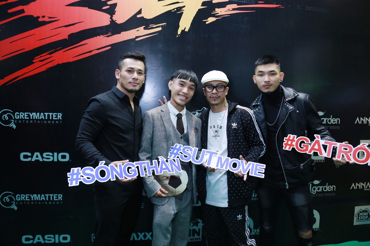 Dàn sao hào hứng đi xem phim Sút của đạo diễn Việt Max