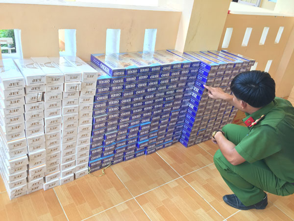 Thuốc lá ngoại nhập lậu ngụy trang bằng trái cây