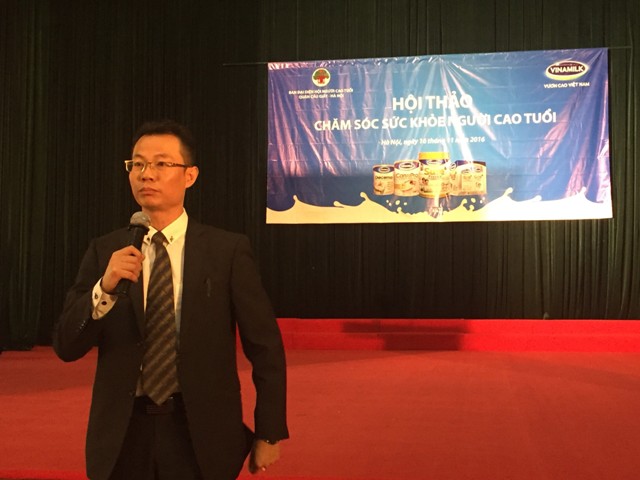 Tiến sĩ Nguyễn Hoàng Lê – Giảng viên học viện Quân Y, chuyên khoa gan mật Bệnh viện 103-TP.Hà Nội- phát biểu tại hội thảo