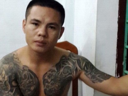 Bắt kẻ trốn truy nã sau khi đâm 2 người tại quán karaoke