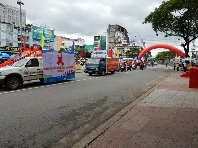 Mỗi năm có khoảng 10 000 trường hợp nhiễm HIV mới được phát hiện