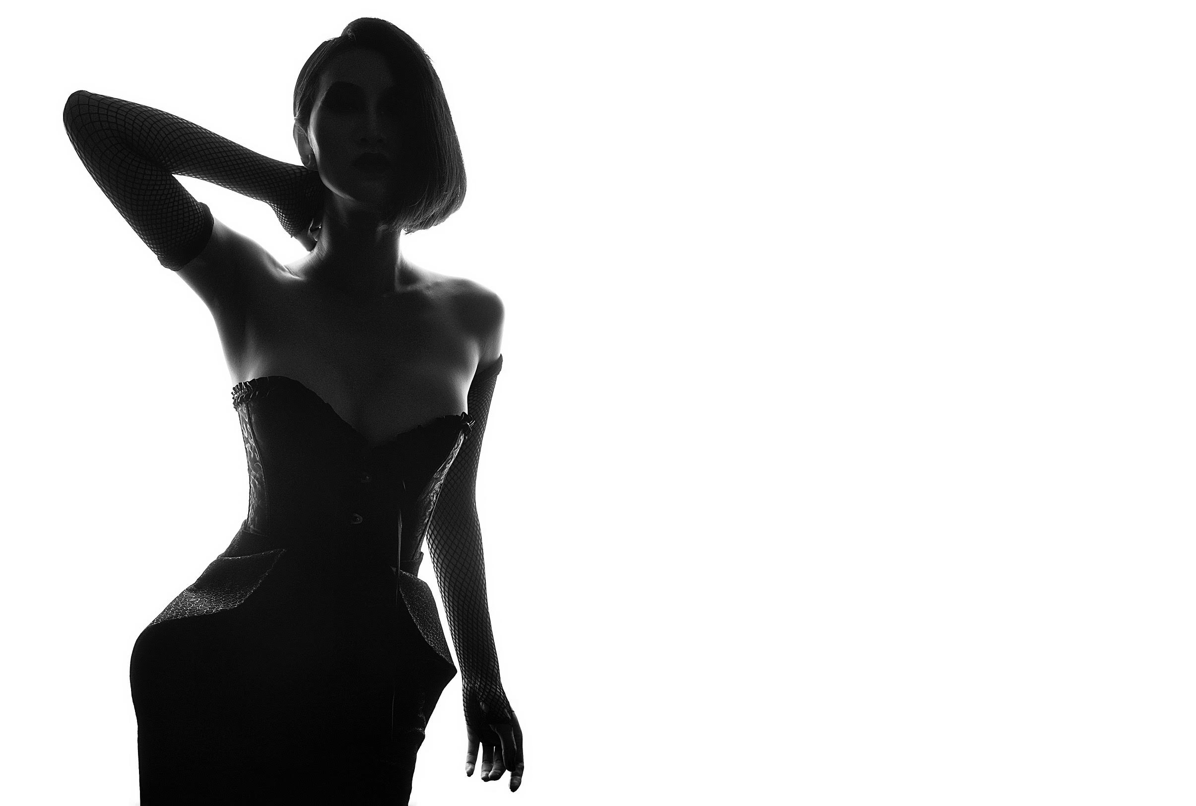 Phi Ngọc Ánh tái xuất đầy gợi cảm