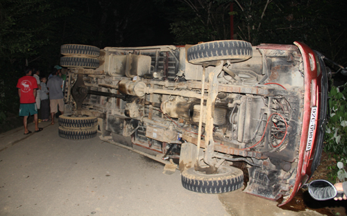 Xe tải đứt phanh khi đổ dốc, 5 người gặp nạn