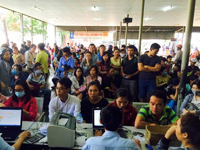 Nhiều hãng xe tại TP HCM bắt đầu mở bán vé Tết