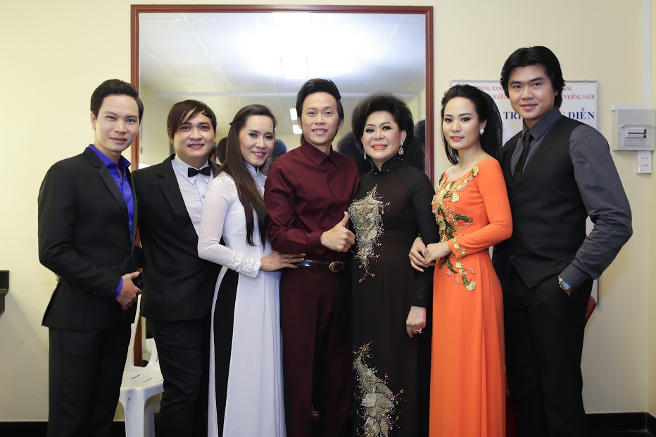 Hoài Linh thân thiết bên con gái nuôi Ánh Linh