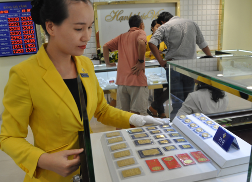 USD tiếp tục giảm, vàng lặng sóng