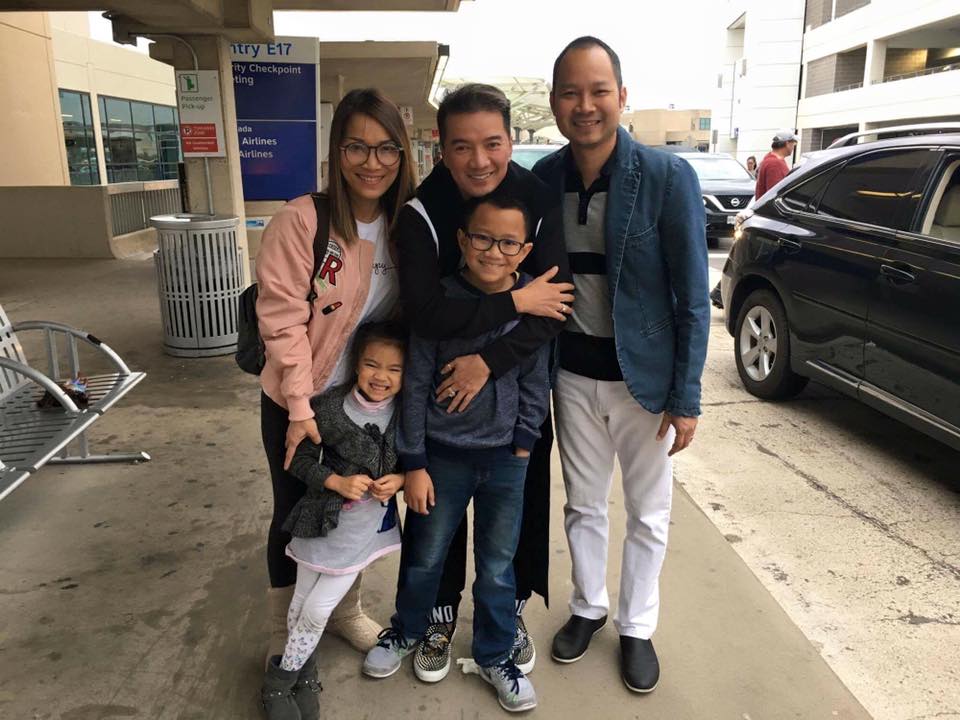 Đàm Vĩnh Hưng khiến Ngọc Sơn bị cưỡng hôn trên sân khấu