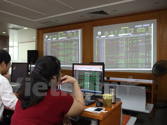 Chứng khoán nhuộm sắc đỏ, chỉ số VN-Index lùi về mốc 660 điểm