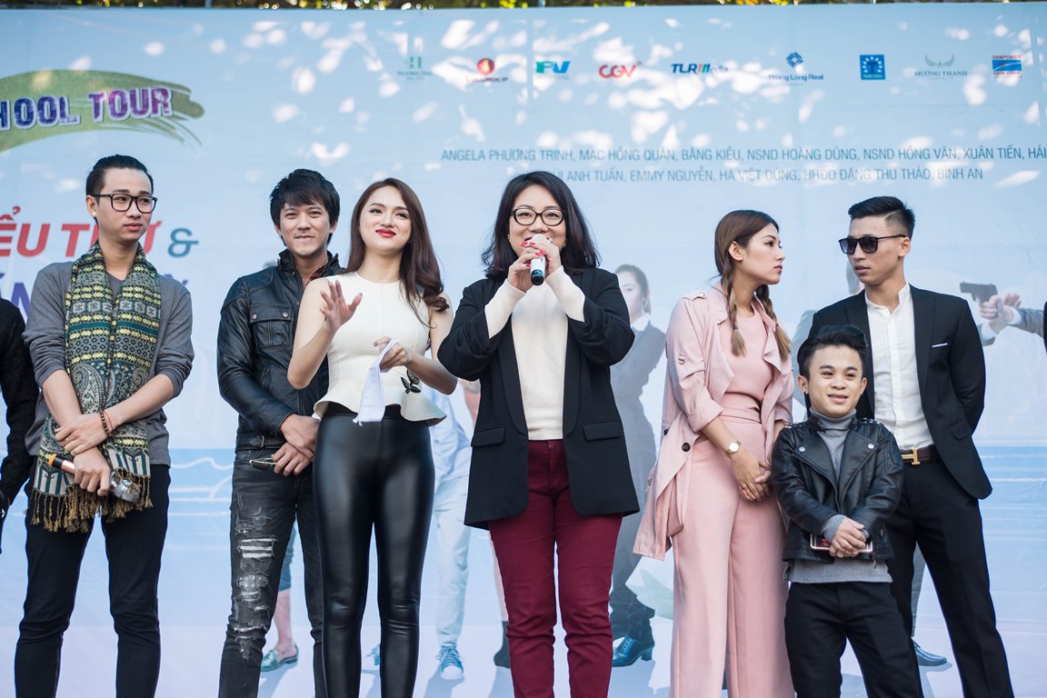 Vắng Angela Phương Trinh, Hương Giang Idol gây náo loạn Hạ Long