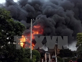Cháy nhà cao tầng kèm nhiều tiếng nổ lớn, 4 người bị bỏng nặng