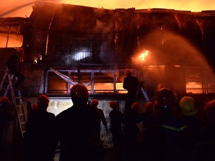 Khám nghiệm hiện trường vụ cháy lớn tại La Phù, Hà Nội