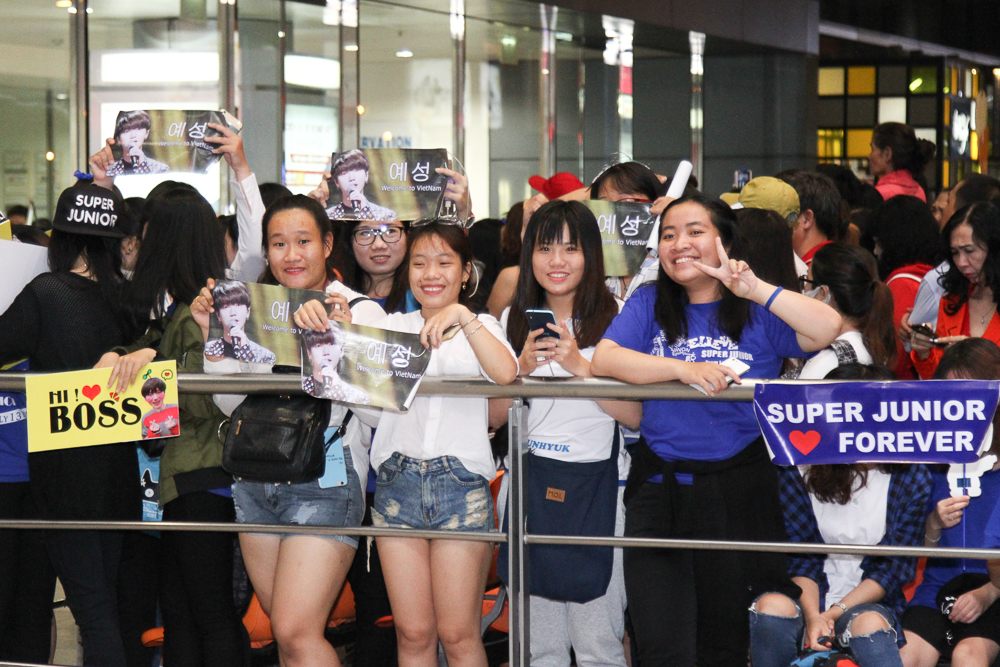 Hàng ngàn fan Việt háo hức đón thần tượng Yesung