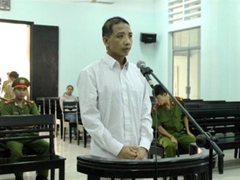 Tiếng nấc giữa phiên tòa