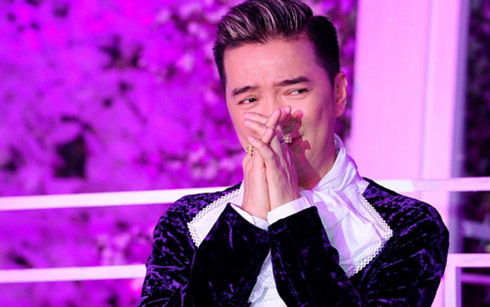 Đàm Vĩnh Hưng công bố chuyện mẹ đẻ nợ nần hàng chục tỷ đồng