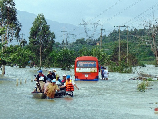 Toàn bộ học sinh vùng lũ nghỉ học