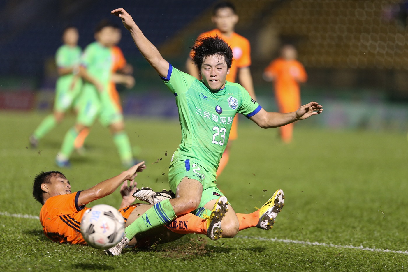 Tính chất quan trọng của trận chung kết nên cầu thủ SHB Đà Nẵng và Shonan Bellmare thi đấu rất quyết liệt