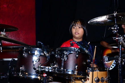 Cùng hơn 40 nghệ sĩ chia sẻ một chút yêu thương trên Phố đi bộ Nguyễn Huệ