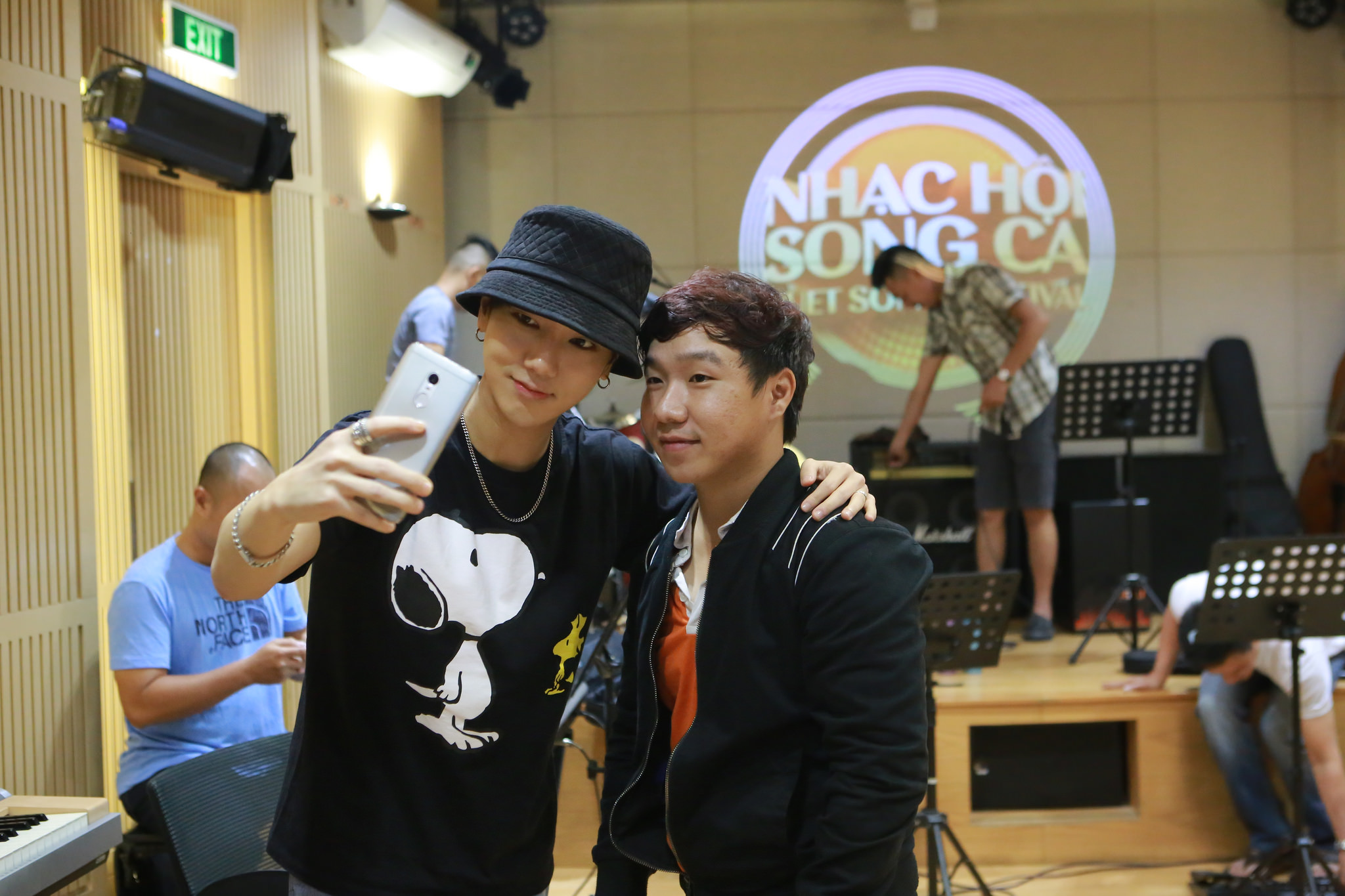 Yesung khiến thí sinh hát cùng choáng vì quá thân thiện