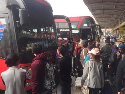 Hơn 100 xe đình công , từ chối đón khách ở bến Mỹ Đình