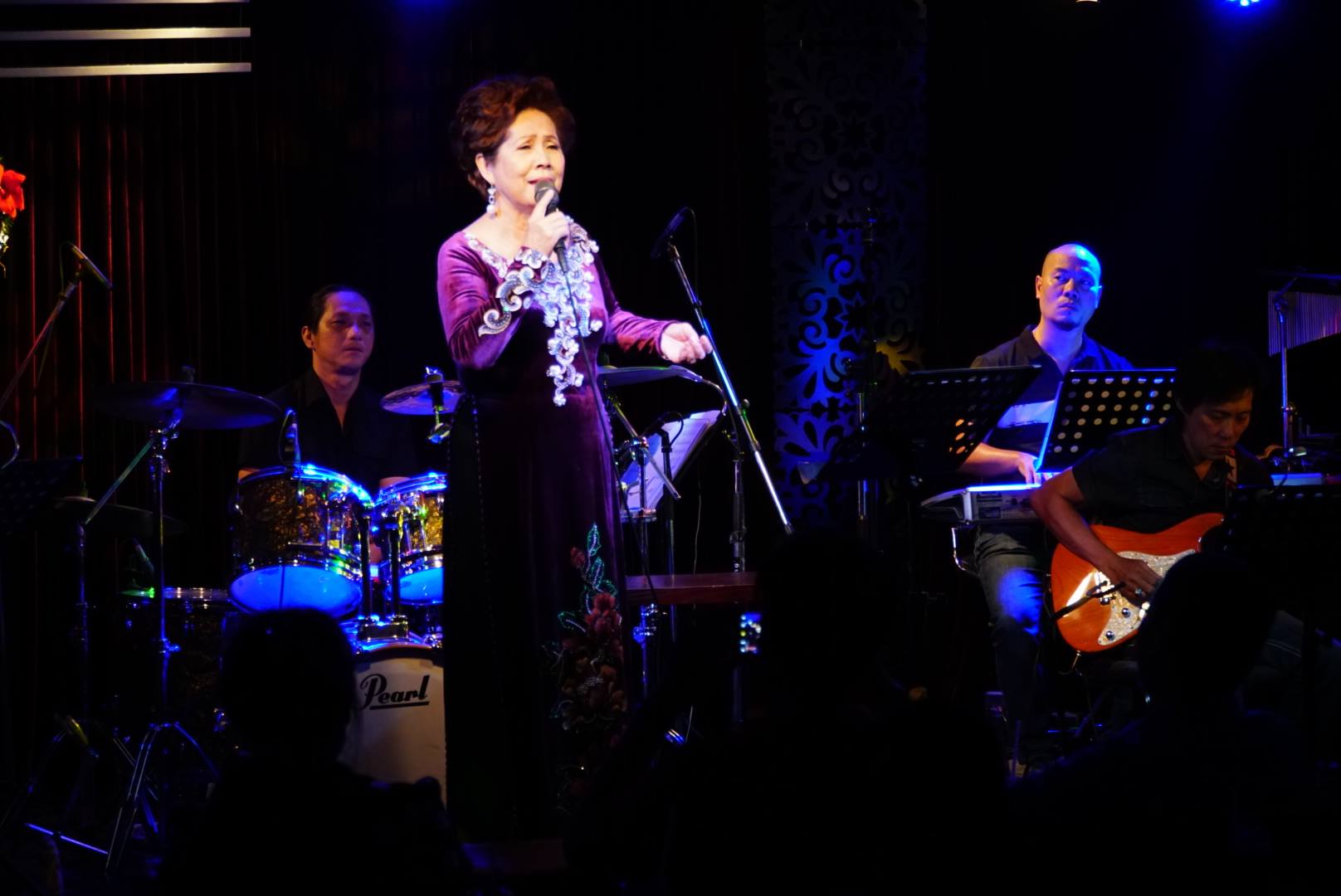 Bộ ba Phương Dung, Giao Linh và Thanh Phong sưởi ấm người yêu nhạc Sài thành