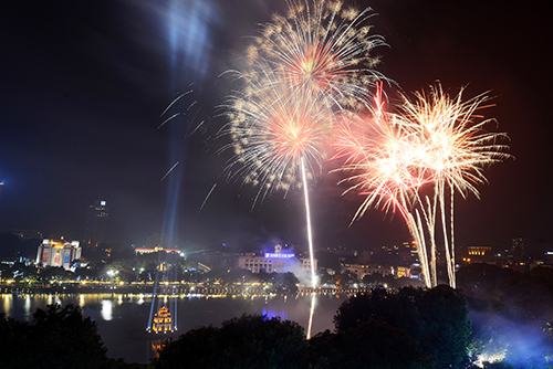 Dừng bắn pháo hoa, Hà Nội vận động rung chuông đêm giao thừa