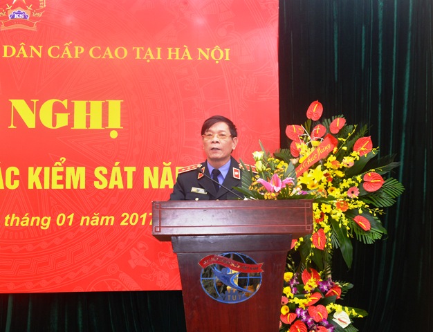 Đồng chí Lê Hữu Thể, Phó Viện trưởng VKSNDTC phát biểu chỉ đạo tại Hội nghị 