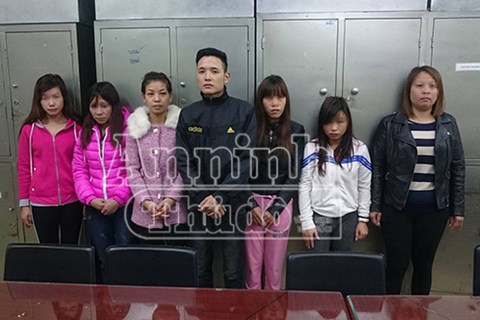 Triệt xóa ổ mại dâm núp bóng quán cà phê