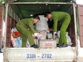 Bắt xe tải chở 10 tấn chất thải nguy hại về Hà Nội tái chế
