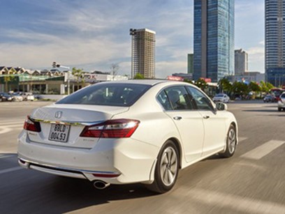 Thuế giảm, giá ôtô vẫn bất động