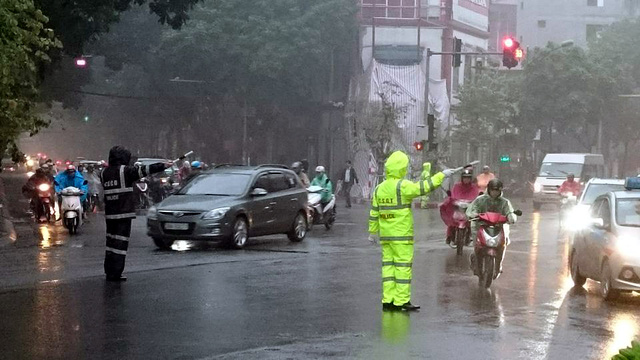 Hà Nội tăng cường 200 cảnh sát cơ động phân luồng giao thông dịp Tết