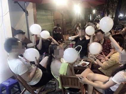 Lạm dụng hít bóng cười rất nguy hiểm