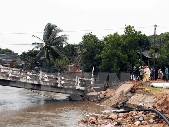 Sập cầu Cả Trăng, 3 bà cháu đều rơi xuống sông