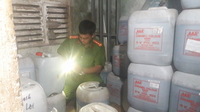 Bắt quả tang cơ sở dùng hóa chất để pha cà phê