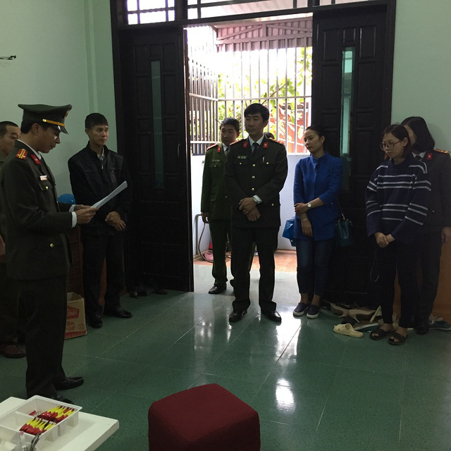 Cơ quan An ninh điều tra Công an tỉnh Quảng Bình đọc lệnh bắt khẩn cấp đối tượng Cao Thị Thúy Quỳnh