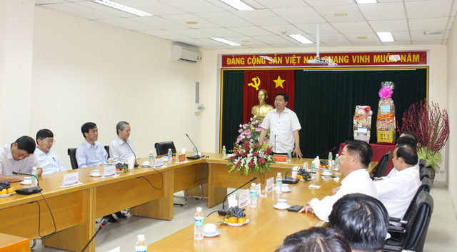 Bí thư Đinh La Thăng cho rằng việc quá nhiều người đi đưa, đón người thân tại sân bay cũng góp phần gây ùn tắc giao thông