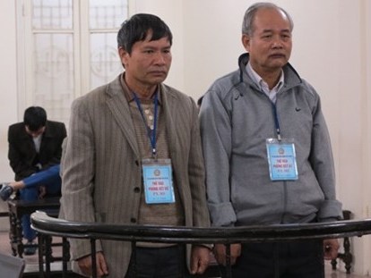 Chủ tịch xã tạo dựng hồ sơ rút tiền Nhà nước