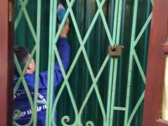 Mượn cớ công trình tạm , Doanh nghiệp bịt cửa nhà dân