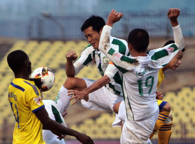 V-League Siết chặt kỷ luật vẫn đầy bạo lực