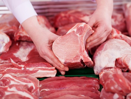 Bắt quả tang 2 hộ dùng hàn the tẩy thịt lợn ôi thiu