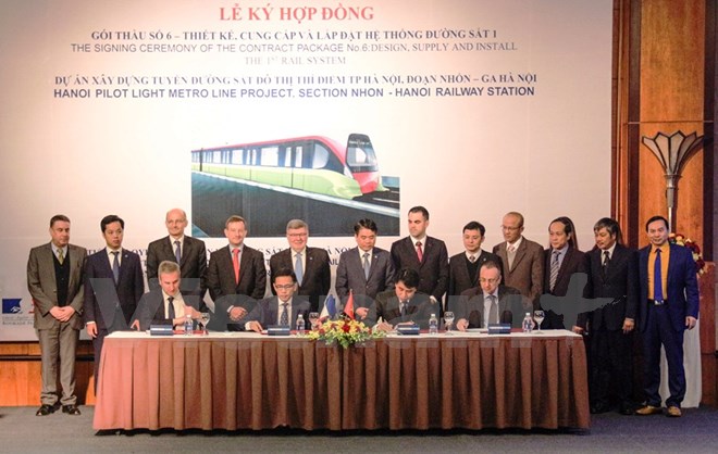  Lễ ký kết gói thầu số 6 trị giá hợp đồng hơn 7.667 tỷ đồng của dự án đường sắt đô thị Nhổn-Ga Hà Nội. (Ảnh: Việt Hùng/Vietnam+)