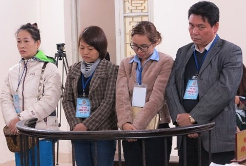 Gắn mác doanh nhân cho những người trốn ra nước ngoài